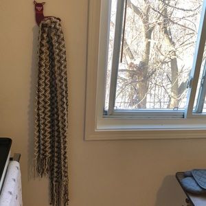 Knit scarf